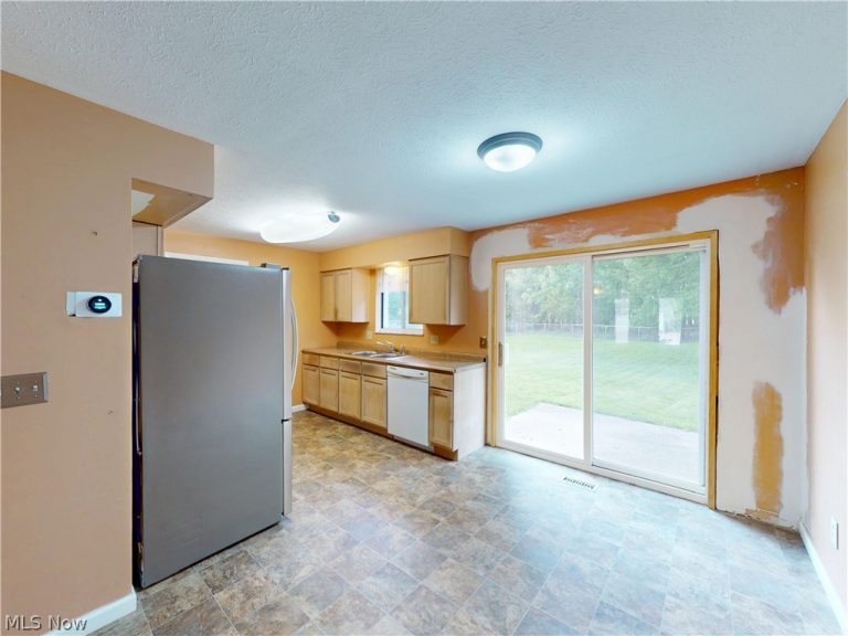 744 Arline Avenue, Eastlake, OH - Photo 6