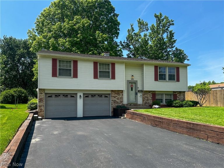 100 Blossom Lane, Niles, OH - Photo 2