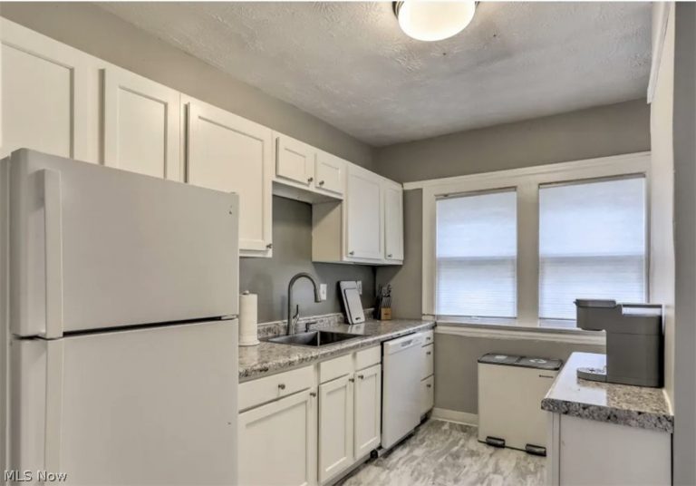 1623 Hillcrest Road, Cleveland Heights, OH - Photo 4