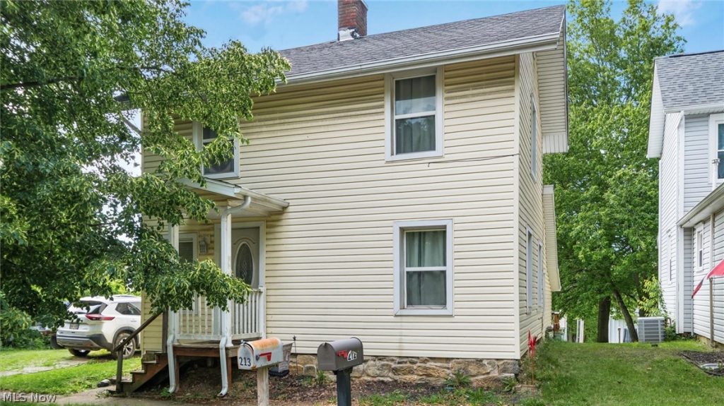 212 Main Street, Somerset, OH
