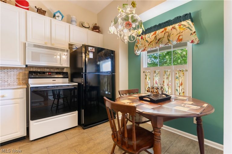 1702 Southpointe Circle, Canton, OH - Photo 3