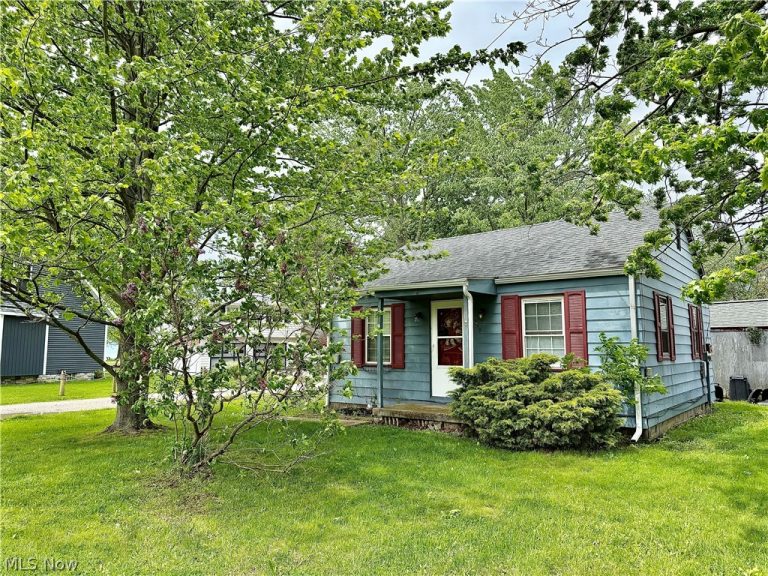 6359 Lake Rd West, Saybrook, OH - Photo 2