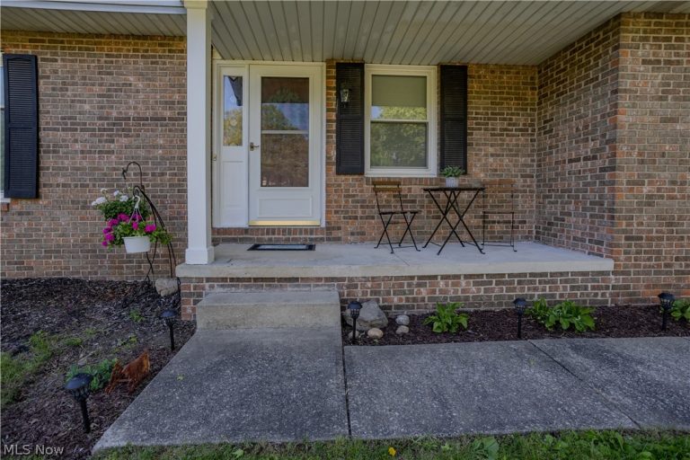 11805 Meadowlane Avenue, Uniontown, OH - Photo 4