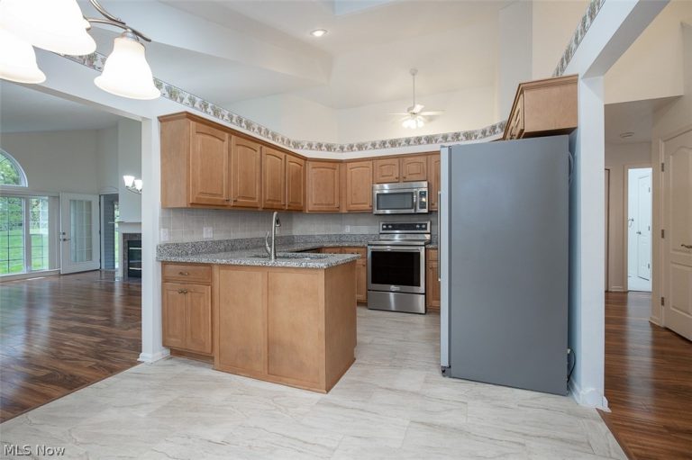390 Vista Lane, Aurora, OH - Photo 8