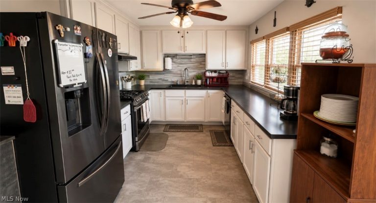 375 Huston Street, Barberton, OH - Photo 4
