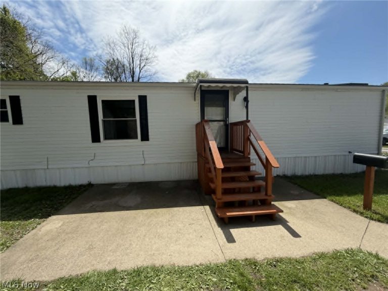 8 Hawaiian Drive, Madison, OH - Photo 6