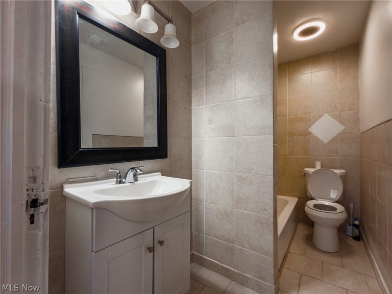10209 Elwell Avenue, Cleveland, OH - Photo 6