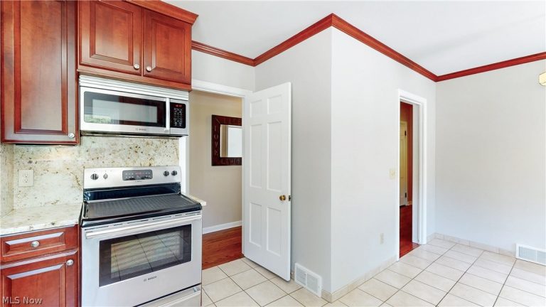 28449 Pike Drive, Orange, OH - Photo 6