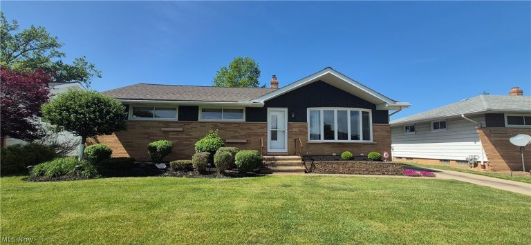 73 Hillsdale Avenue, Seven Hills, OH - Photo 2