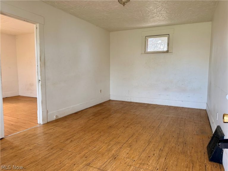 1304 Lakeshore Boulevard, Akron, OH - Photo 4