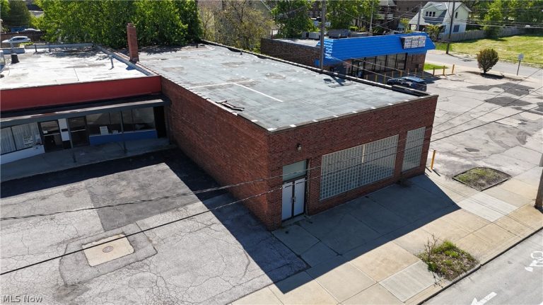 15212 Lake Shore Boulevard, Cleveland, OH - Photo 2