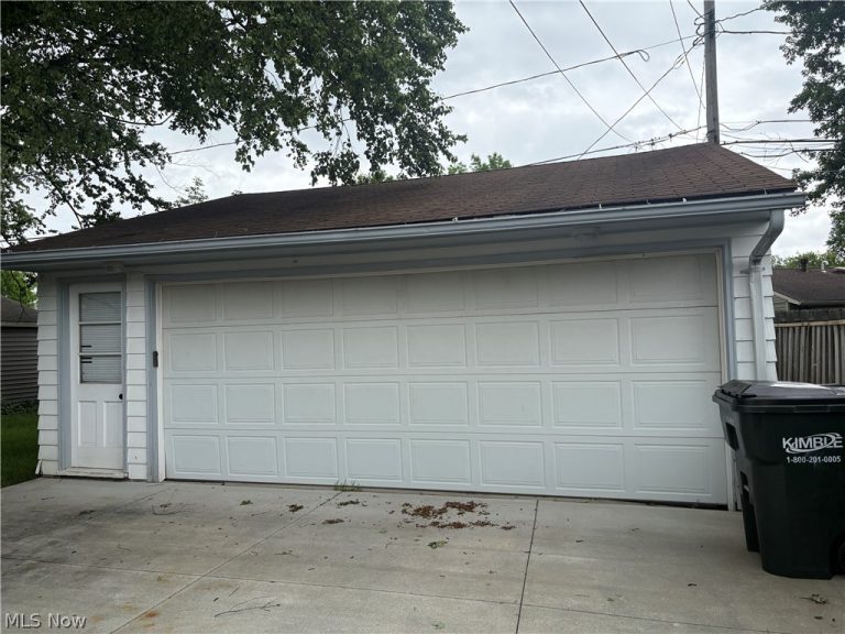 340 Hickory Drive, Berea, OH - Photo 4