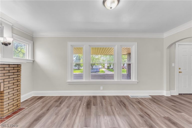 18123 Mccracken Road, Maple Heights, OH - Photo 4
