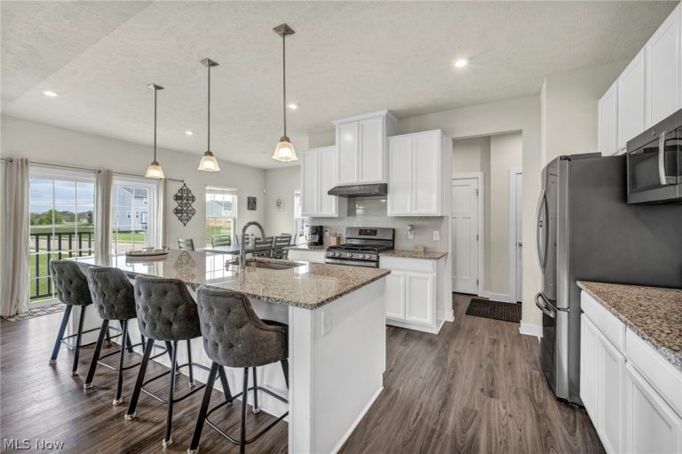 7203 Stonegate Circle, Canton, OH - Photo 6