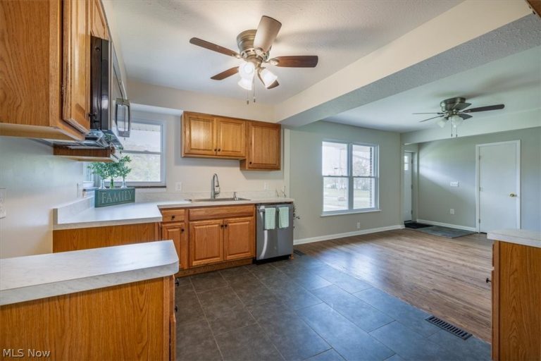 96 Ridgewood Drive, Seven Hills, OH - Photo 6