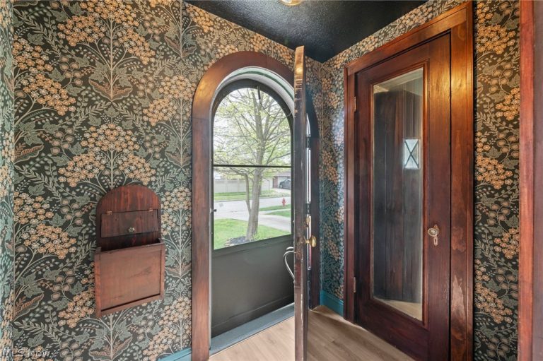 174 208th Street, Euclid, OH - Photo 3