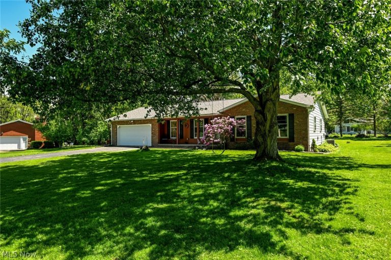 614 Hidden Valley Road, Cuyahoga Falls, OH - Photo 3