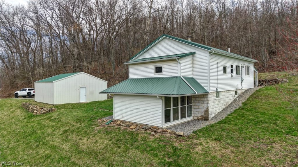 12413 Lick Run RD, Newcomerstown, OH