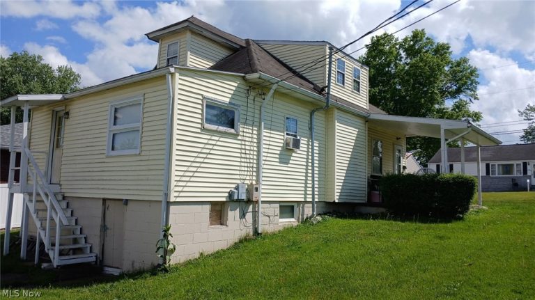 2901 27th Street, Parkersburg, WV - Photo 2