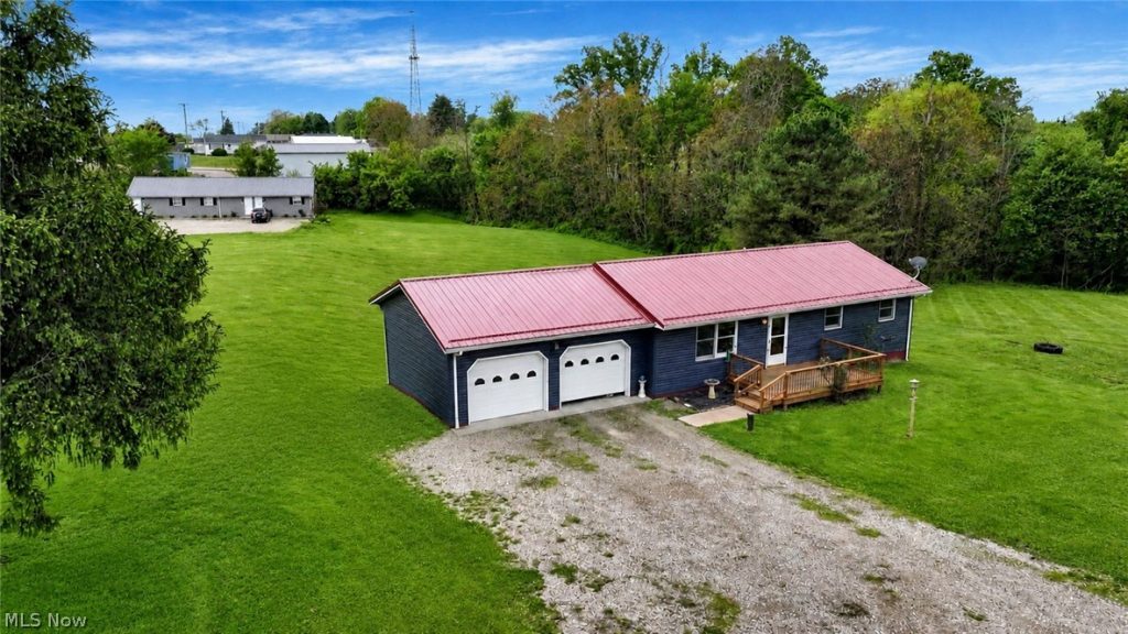 2397 Adamsville Road, Zanesville, OH
