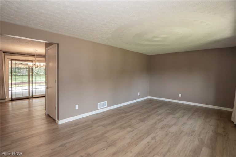 5251 Tanglewood Drive, Louisville, OH - Photo 4
