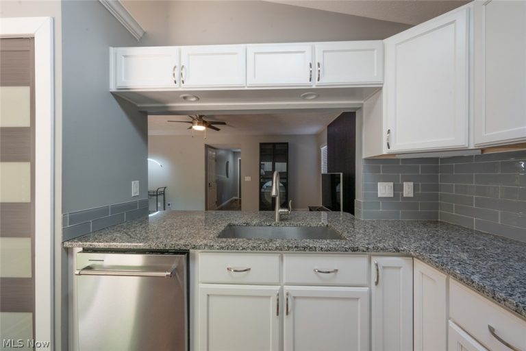 8716 Blossom Drive, Mentor, OH - Photo 8