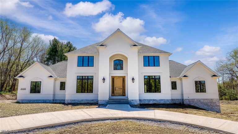5084 Neptune Oval, Solon, OH - Photo 4
