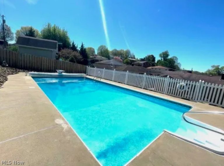 400 Terri Avenue, Steubenville, OH - Photo 3