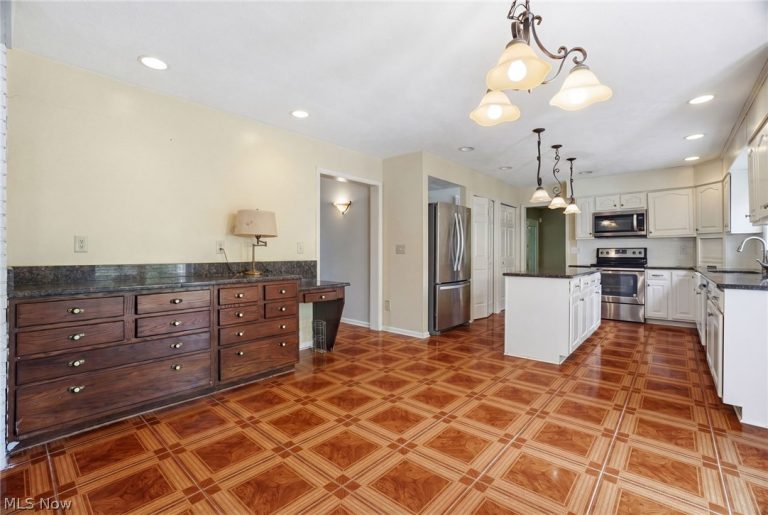13125 Pearl Road, Chardon, OH - Photo 6