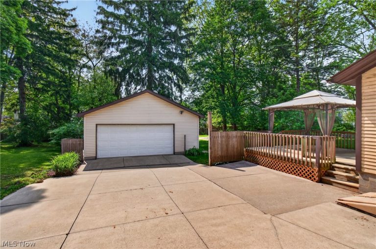 2443 3rd Street, Cuyahoga Falls, OH - Photo 3