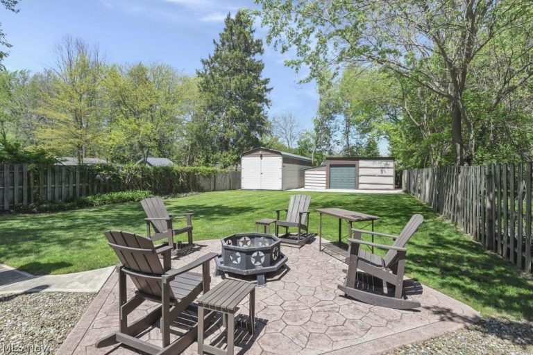 24164 Smith Avenue, Westlake, OH - Photo 8