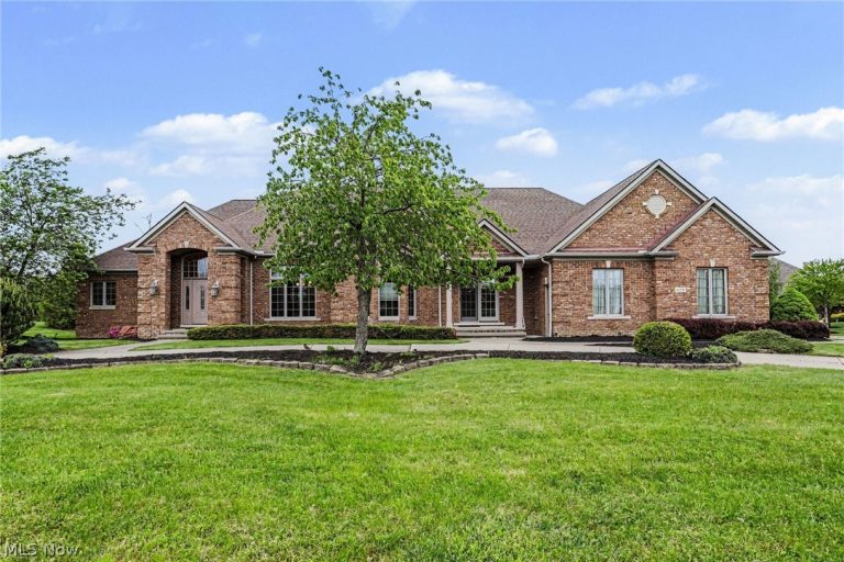 6291 Maypine Farm Boulevard, Highland Heights, OH - Photo 2