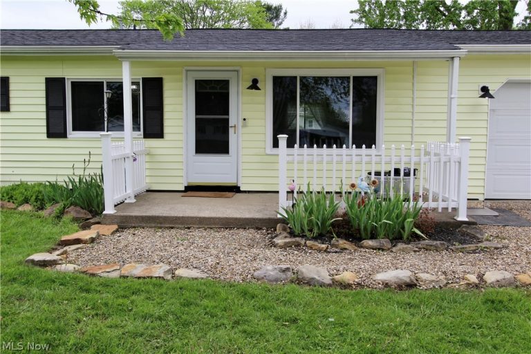 2042 Byron Drive, Brunswick, OH - Photo 2