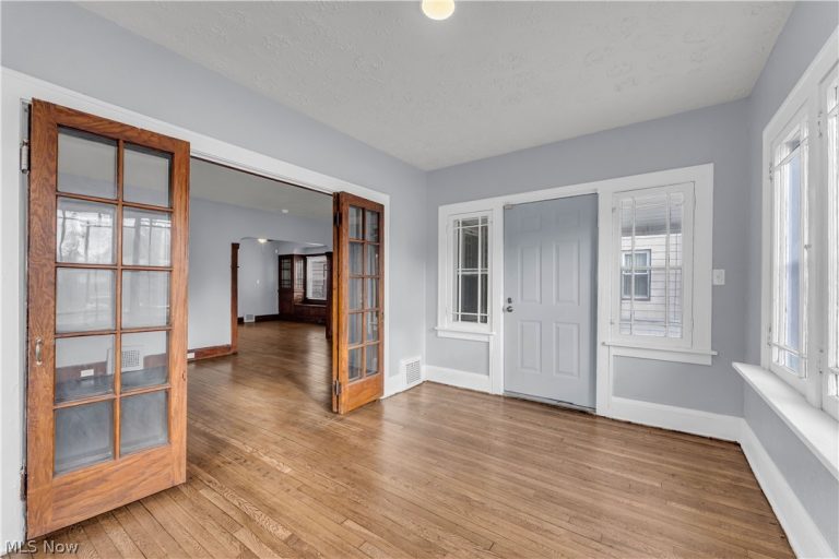 11913 Buckingham Avenue #1/DN, Cleveland, OH - Photo 3