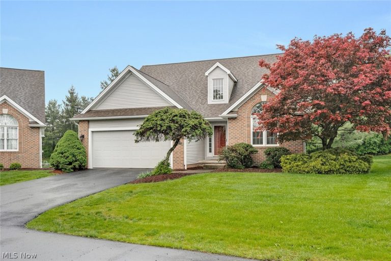 90 Lake Pointe Circle, Canfield, OH - Photo 2