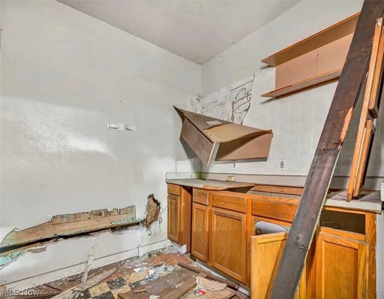 1054 71st Street, Cleveland, OH - Photo 5