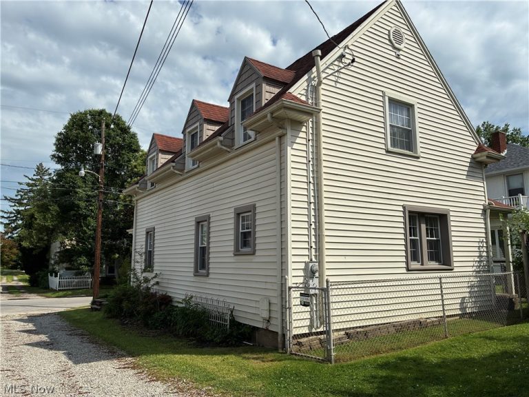 1605 Liberty Street, Parkersburg, WV - Photo 2