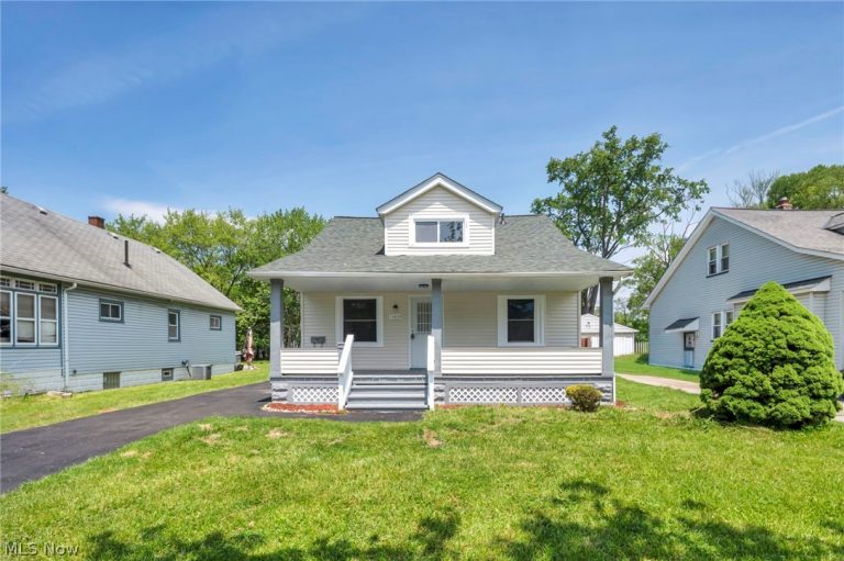 15809 Raymond Street, Maple Heights, OH - Photo 3
