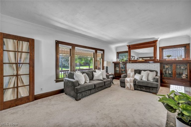 4762 Hills Drive, Cleveland, OH - Photo 2