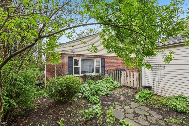 722 Chestnut Boulevard, Willoughby, OH - Photo 2