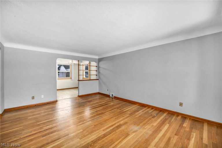 3323 Dellwood Drive, Parma, OH - Photo 4
