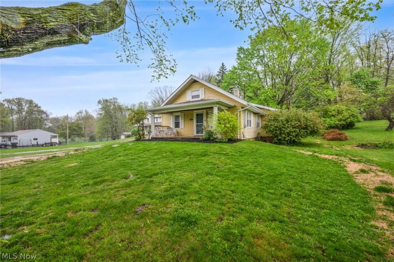 6854 Hillway Avenue, North Canton, OH - Photo 3