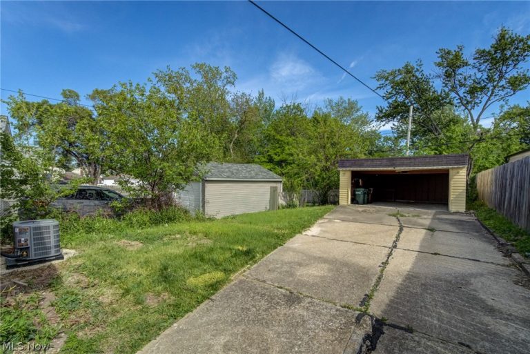 4407 Woodway Avenue, Parma, OH - Photo 8