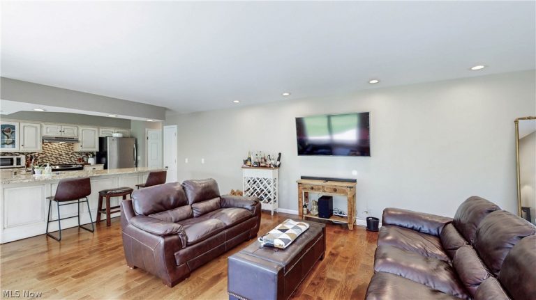 7955 Deerbrook Drive, Novelty, OH - Photo 8
