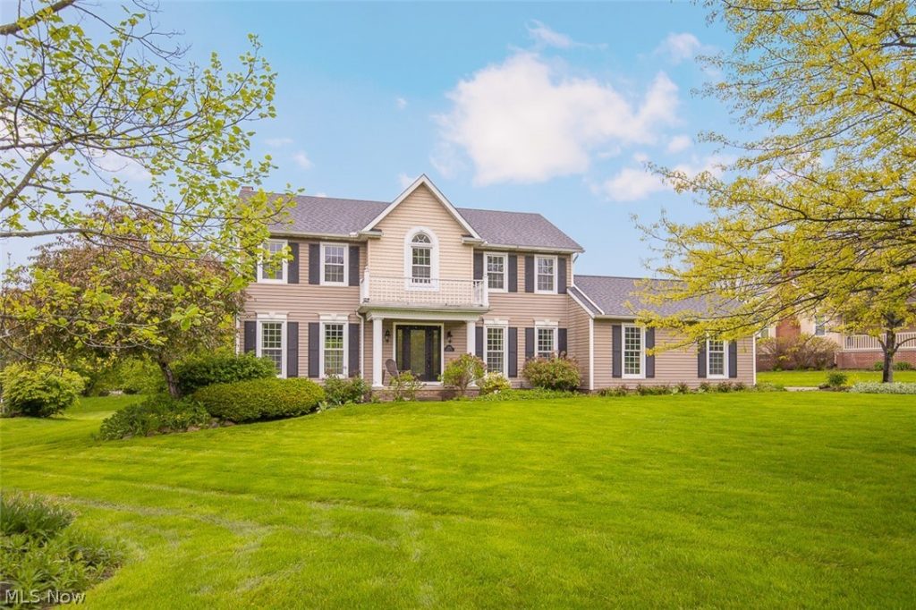 7528 Lakedge Court, Hudson, OH