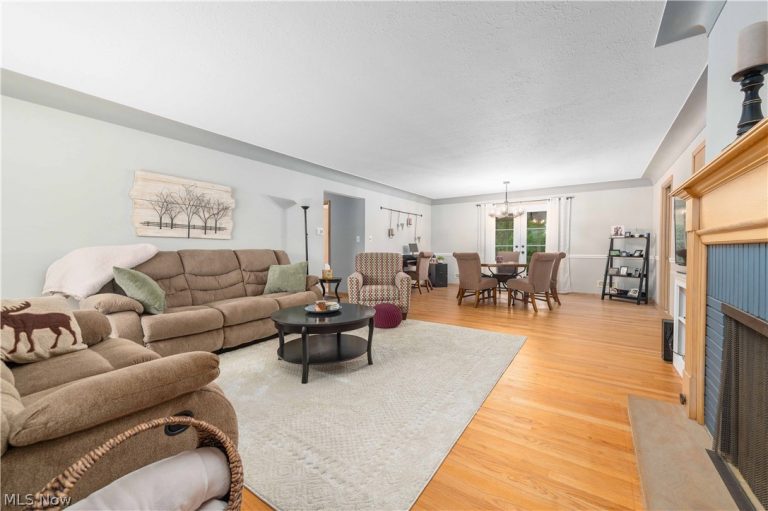 14666 Robert Drive, Middleburg Heights, OH - Photo 8