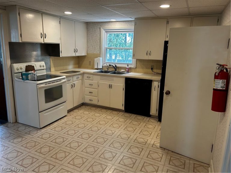 3741 Ira Road, Bath, OH - Photo 6