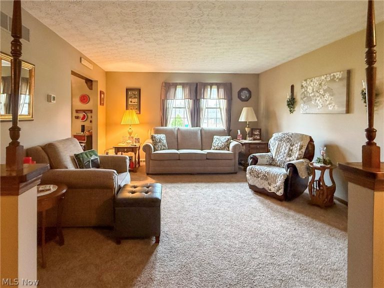 3225 Caprice Drive, Warren, OH - Photo 6