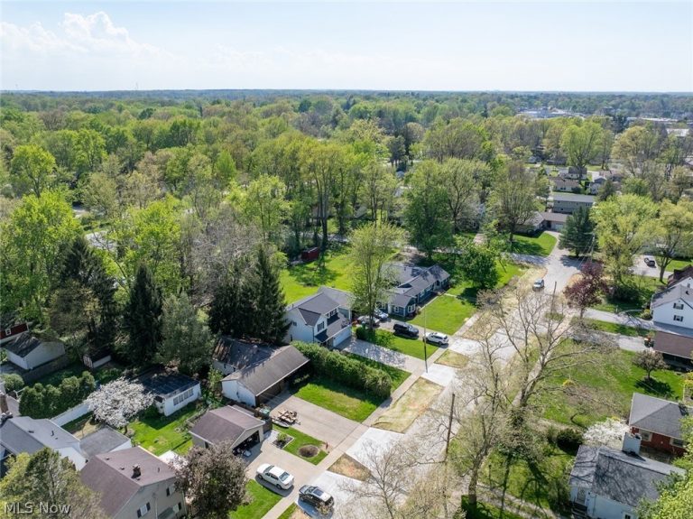 8716 Blossom Drive, Mentor, OH - Photo 2