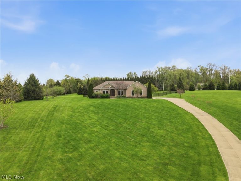 690 Lang Farm Drive, Medina, OH - Photo 2